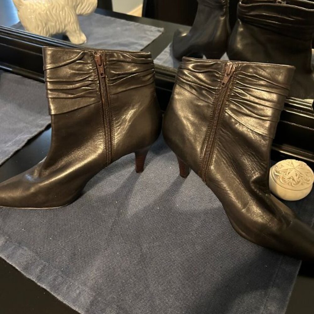 Sudini Leather Bootie US Women's Size 10.5W with 3 1/2" Heel - Picture 2 of 5
